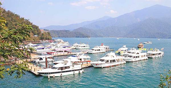 【台中二天一夜包车自由行】台中必玩的十大精选景点，美丽的庄园古堡、怀旧老街、特殊地形景观、观光酒厂景点，吃衣住行自由行完整规划，一次全包