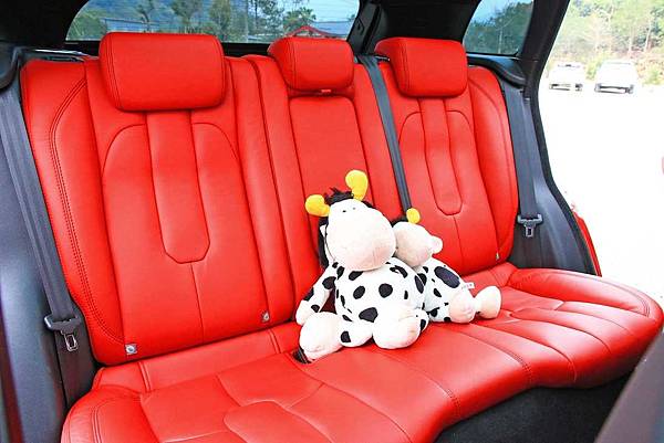 【台中二天一夜包车自由行】台中必玩的十大精选景点，美丽的庄园古堡、怀旧老街、特殊地形景观、观光酒厂景点，吃衣住行自由行完整规划，一次全包