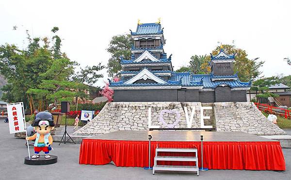 【台中二天一夜包车自由行】台中必玩的十大精选景点，美丽的庄园古堡、怀旧老街、特殊地形景观、观光酒厂景点，吃衣住行自由行完整规划，一次全包
