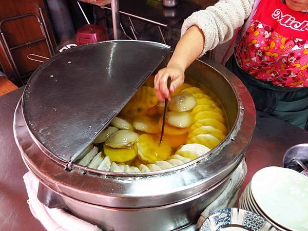 【三重美食】市場油粿肉圓-市場旁在地近50年的老店