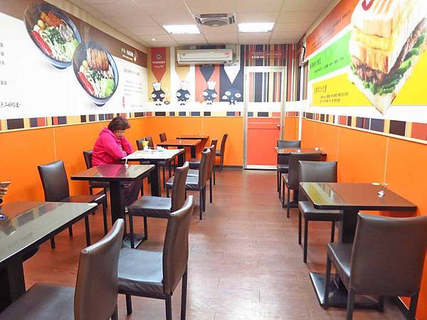 【蘆洲美食】喜得炭火燒三明治-軟綿綿甜滋滋的燒肉蛋吐司