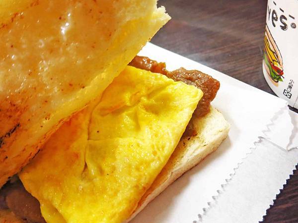 【蘆洲美食】喜得炭火燒三明治-軟綿綿甜滋滋的燒肉蛋吐司