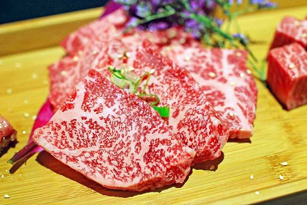 【台北餐廳】禧太炭火燒肉店-頂級和牛與超巨大草蝦燒烤店