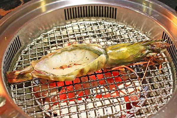 【台北餐廳】禧太炭火燒肉店-頂級和牛與超巨大草蝦燒烤店