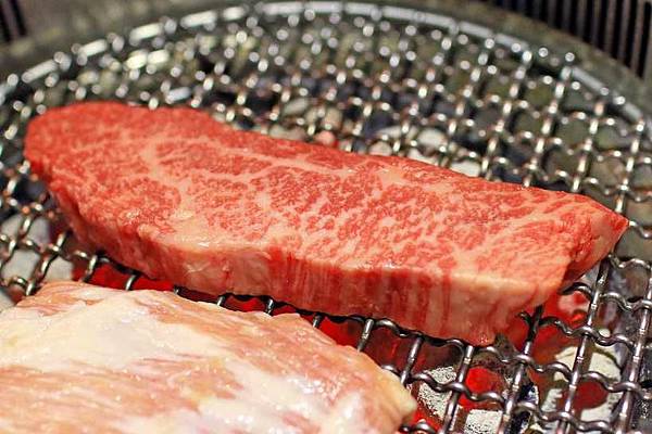 【台北餐廳】禧太炭火燒肉店-頂級和牛與超巨大草蝦燒烤店