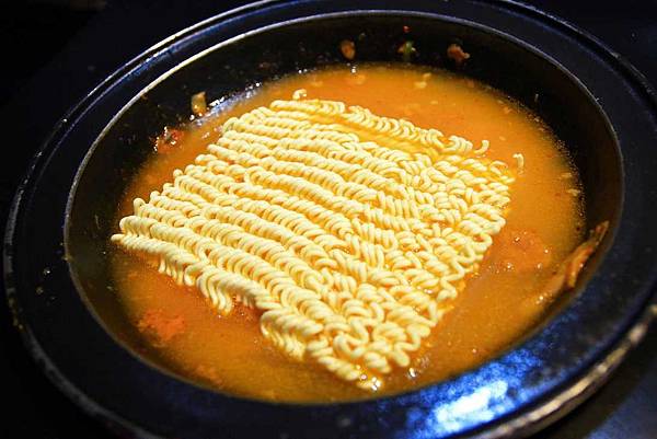 【新莊餐廳】劉震川日韓大食館-超大份量的韓日火鍋一次通吃