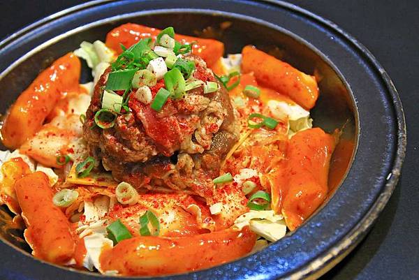 【新莊餐廳】劉震川日韓大食館-超大份量的韓日火鍋一次通吃