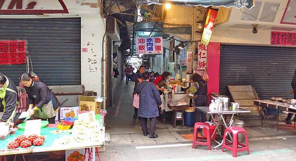 【三重美食】太順油飯-位於老舊市場裡的巷弄美食 【三重美食】太順油飯-位於老舊市場裡的巷弄美食