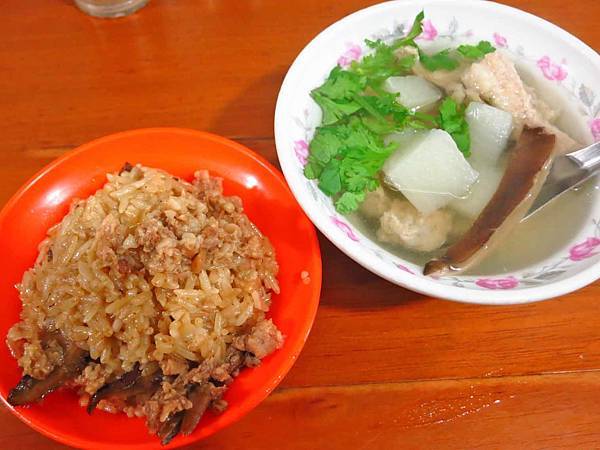 【三重美食】太順油飯-位於老舊市場裡的巷弄美食