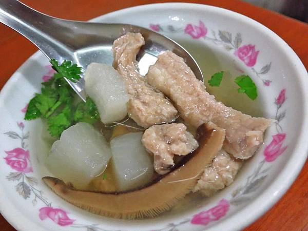 【三重美食】太順油飯-位於老舊市場裡的巷弄美食 【三重美食】太順油飯-位於老舊市場裡的巷弄美食