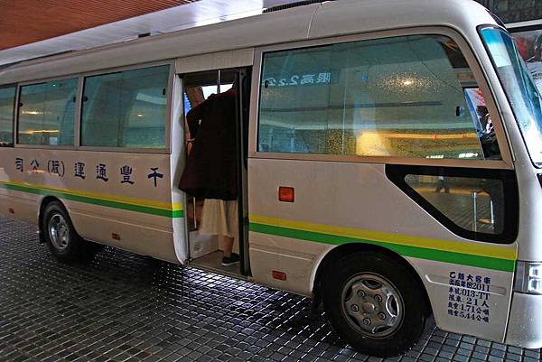 【台北旅遊】法鼓山祈願步道-滿山滿谷的杜鵑花