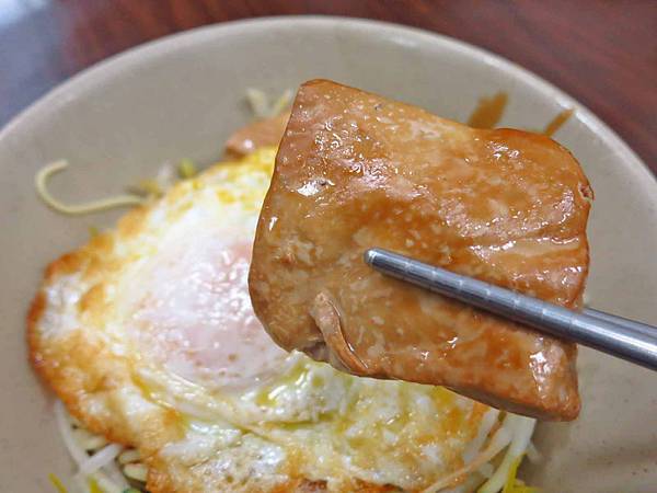 【萬華美食】阿伯蛋包麵-在地人才知道的隱藏版口袋名單