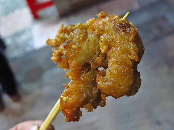 【桃園美食】老攤碳烤鹽酥雞-要等半小時以上才能吃到的鹽酥雞美食