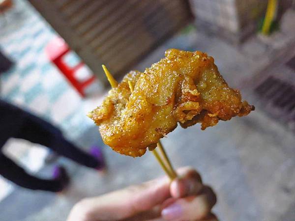 【桃園美食】老攤碳烤鹽酥雞-要等半小時以上才能吃到的鹽酥雞美食