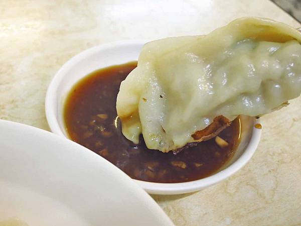 【蘆洲美食】姐妹湯包鍋貼-皮薄餡多的鍋貼湯包店