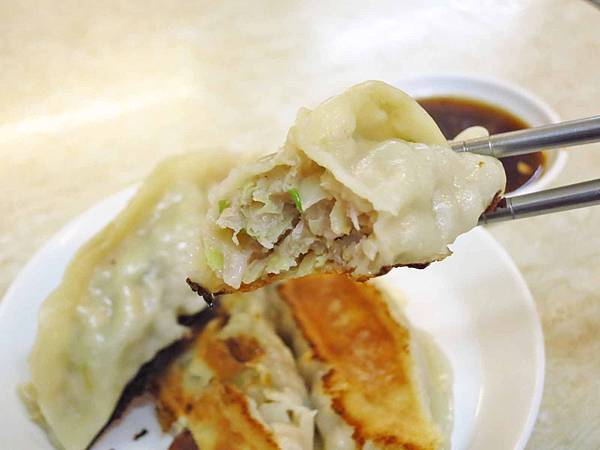 【蘆洲美食】姐妹湯包鍋貼-皮薄餡多的鍋貼湯包店