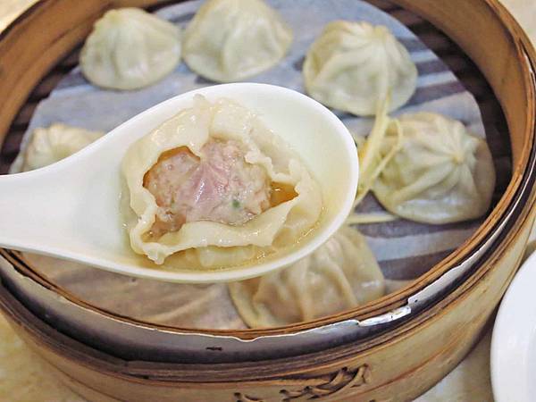 【蘆洲美食】姐妹湯包鍋貼-皮薄餡多的鍋貼湯包店