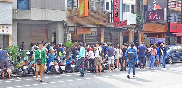 【台中美食】健行路肉蛋吐司-人山人海的傳奇名店