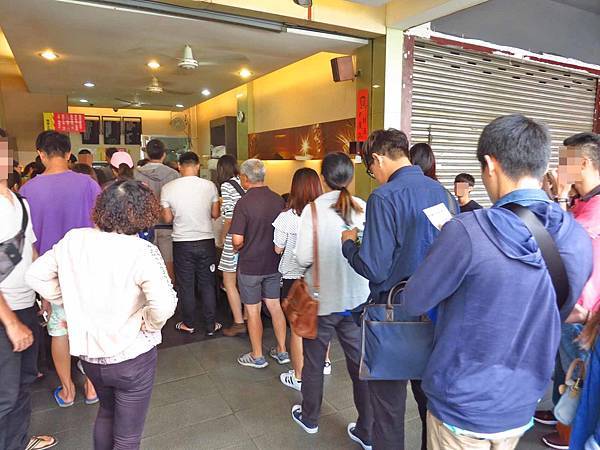 【台中美食】健行路肉蛋吐司-人山人海的傳奇名店