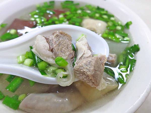 【台中美食】康康豬豬血湯-在地超人氣排隊炒麵店