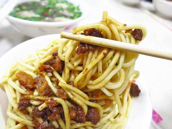 【台中美食】康康豬豬血湯-在地超人氣排隊炒麵店