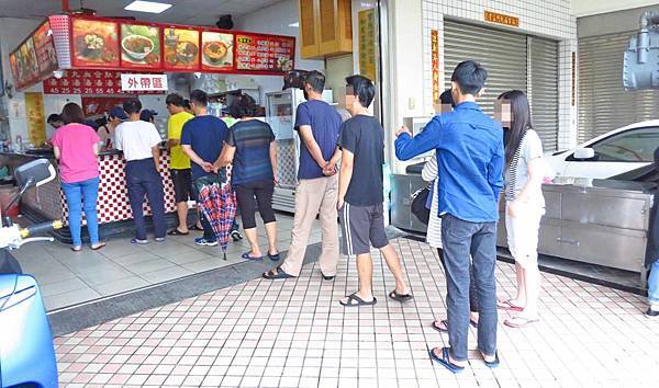 【台中美食】康康豬豬血湯-在地超人氣排隊炒麵店