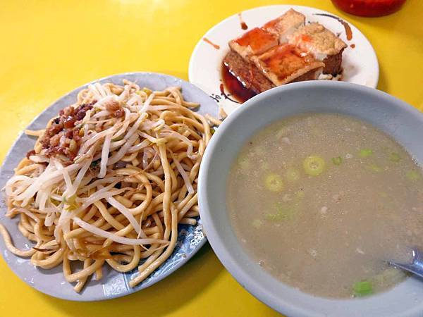 【萬華美食】萬大路無名米粉湯-超過50年的老店米粉湯 【萬華美食】萬大路無名米粉湯-超過50年的老店米粉湯