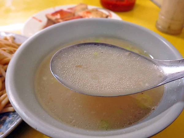【萬華美食】萬大路無名米粉湯-超過50年的老店米粉湯