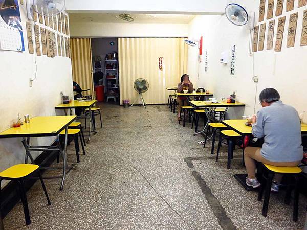 【萬華美食】萬大路無名米粉湯-超過50年的老店米粉湯 【萬華美食】萬大路無名米粉湯-超過50年的老店米粉湯