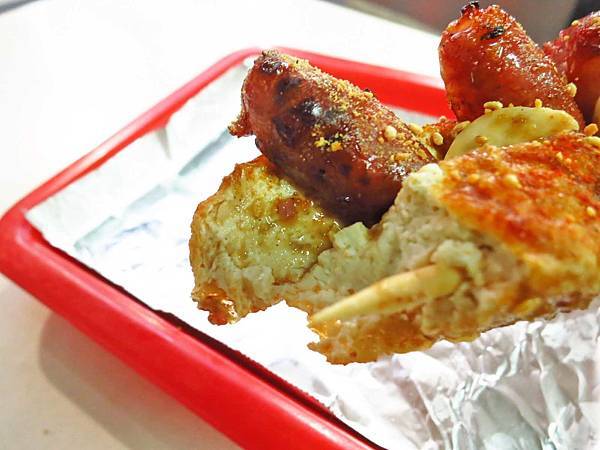 【新莊美食】林記養生藥膳串燒臭豆腐-香腸與臭豆腐的奇妙結合