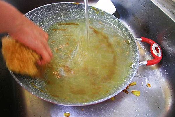 【家庭出遊輕鬆好料理】BIALETTI唐納提羅美石家-輕鬆好上手的花崗岩炒鍋