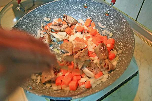 【家庭出遊輕鬆好料理】BIALETTI唐納提羅美石家-輕鬆好上手的花崗岩炒鍋