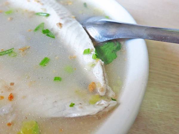【台南美食】阿星鹹粥-在地人喜愛的排隊虱目魚店