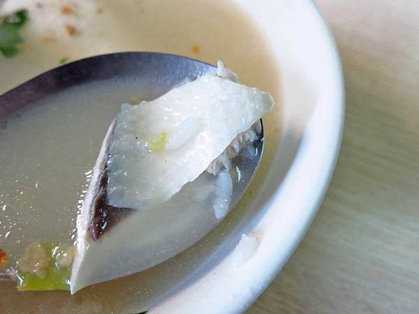 【台南美食】阿星鹹粥-在地人喜愛的排隊虱目魚店