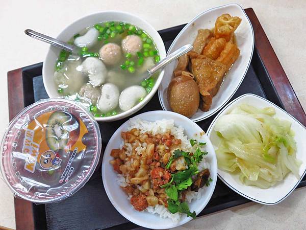 【台南美食】第三代虱目魚丸-1碗湯裡有8種不同口味的魚丸 【台南美食】第三代虱目魚丸-1碗湯裡有8種不同口味的魚丸