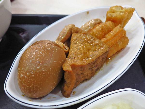 【台南美食】第三代虱目魚丸-1碗湯裡有8種不同口味的魚丸