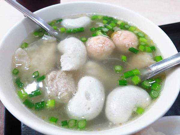 【台南美食】第三代虱目魚丸-1碗湯裡有8種不同口味的魚丸