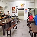 【台北美食】王記咖哩飯-用餐時間爆多人潮的便當店