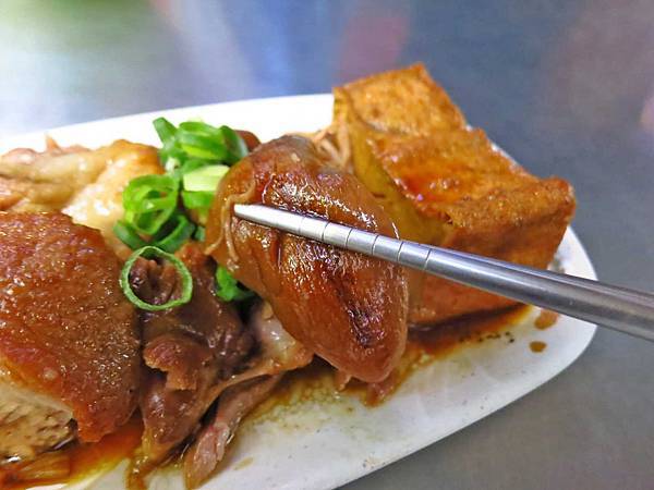 【三重美食】71巷口腿庫焢肉飯-好吃的巷子口腿庫飯