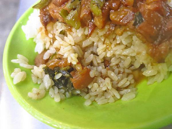 【三重美食】71巷口腿庫焢肉飯-好吃的巷子口腿庫飯