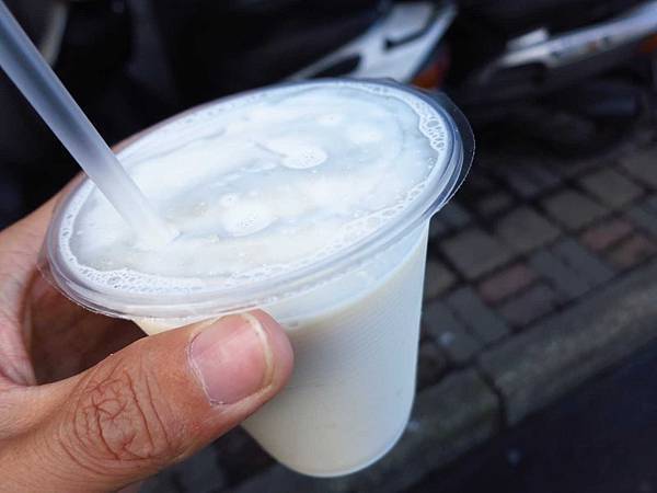 【板橋美食】老王豆漿店-獨特的小魚干飯糰