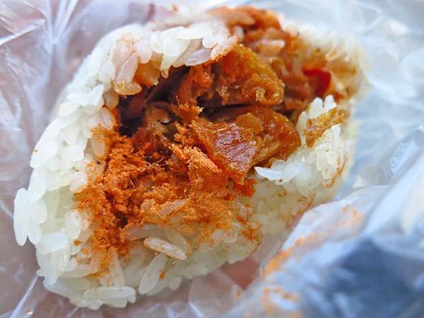 【板橋美食】老王豆漿店-獨特的小魚干飯糰