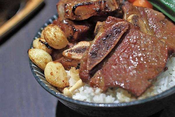 【桃園餐廳】開丼 燒肉vs丼飯-主菜滿到爆出來的超邪惡丼飯
