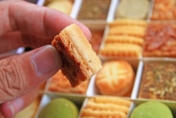 【出遊最佳伴手禮美食】iCookie私房手作-綜合小品禮盒(夏戀)-25宮格10多種口味餅乾