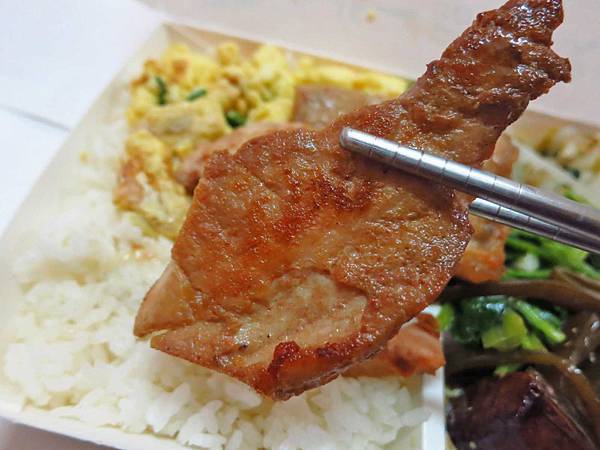 【新莊美食】台北一品炸雞便當-55元就能吃到雙主菜便當