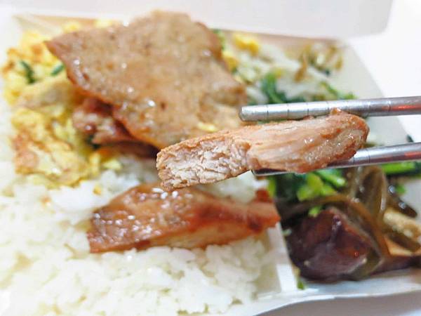 【新莊美食】台北一品炸雞便當-55元就能吃到雙主菜便當