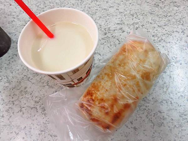 【萬華美食】原西園橋下燒餅油條-在地人極力推薦的燒餅店 【萬華美食】原西園橋下燒餅油條-在地人極力推薦的燒餅店