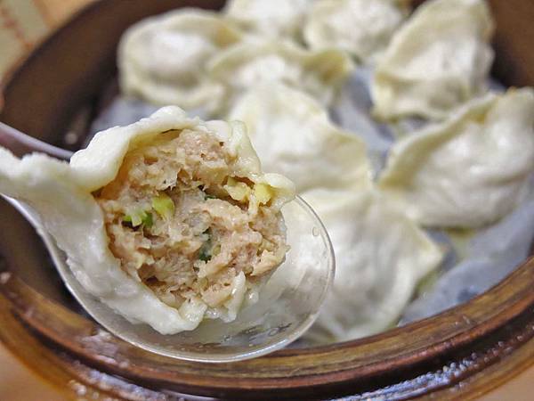 【台北美食】福大山東蒸餃大王-捷運中山站的爆漿美食