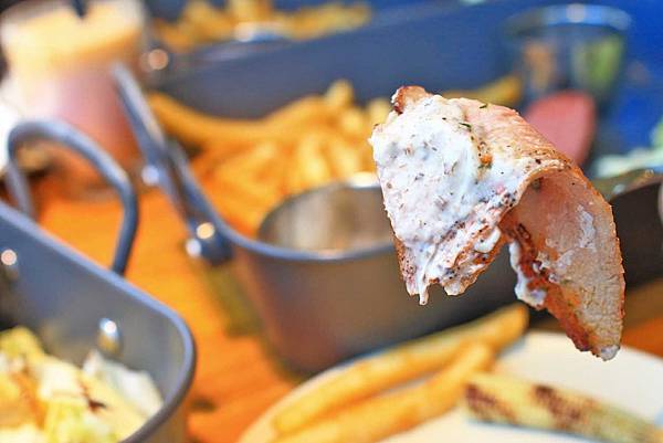 【中和餐廳】Mastro Cafe-超級巨無霸份量的戰斧豬排