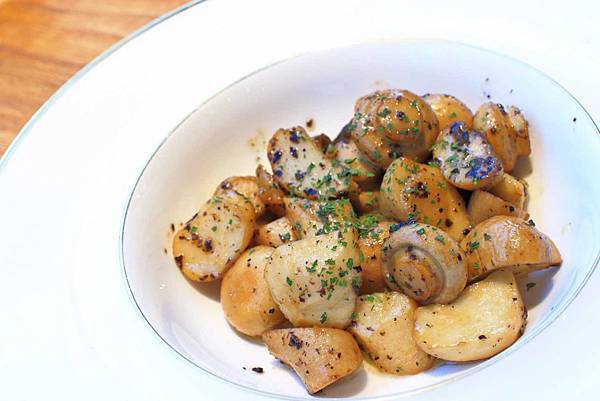 【中和餐廳】Mastro Cafe-超級巨無霸份量的戰斧豬排